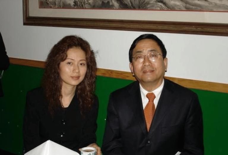  余秋雨|余秋雨病重，妻子打工挣钱，为他治病供他写作，换来的却是背叛