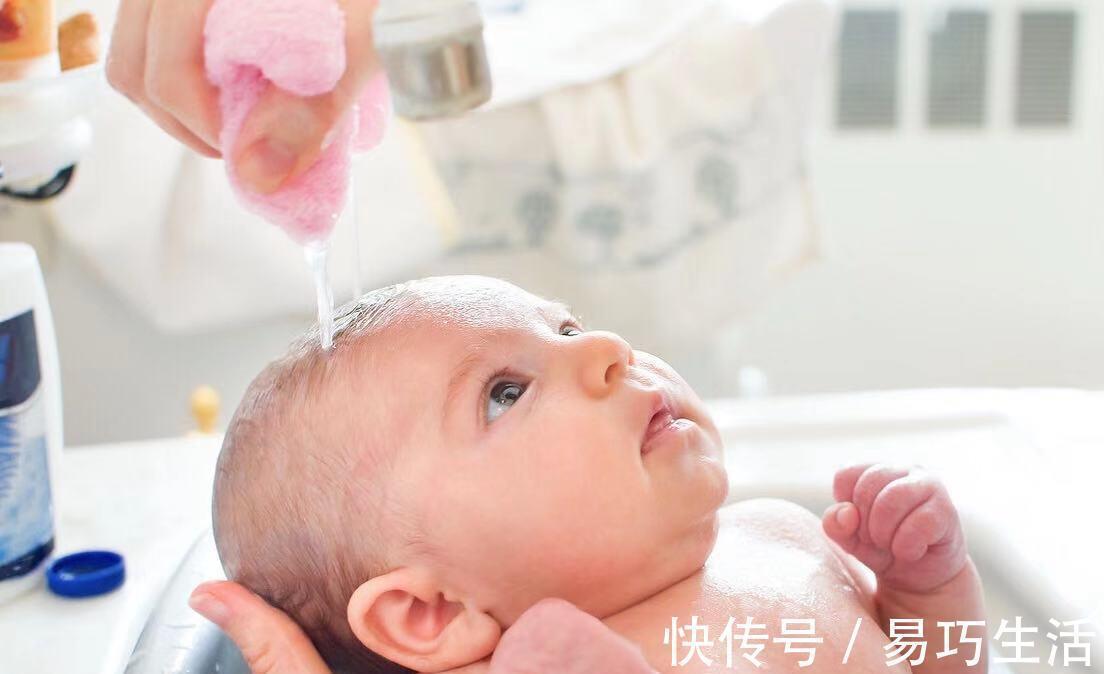 婴幼儿|冬季给宝宝洗头，一周洗几次？妈妈做好万全准备，让宝宝配合洗头