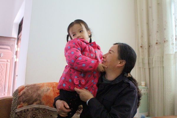 小嘉妮|杨洪斌：“党的好政策让我女儿重获健康”