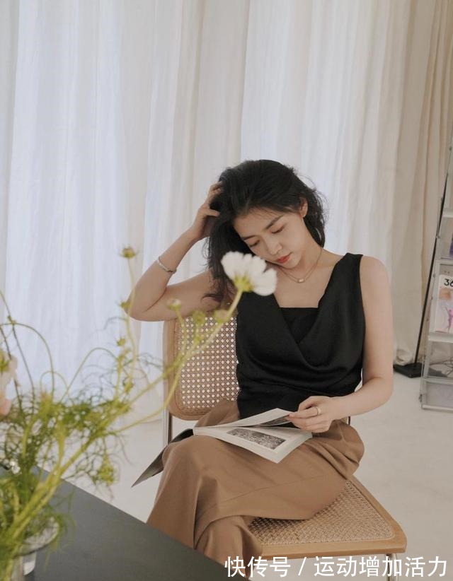 吊带 三木博主太会穿搭了,无袖吊带上衣+休闲直筒裤,很有女人味!