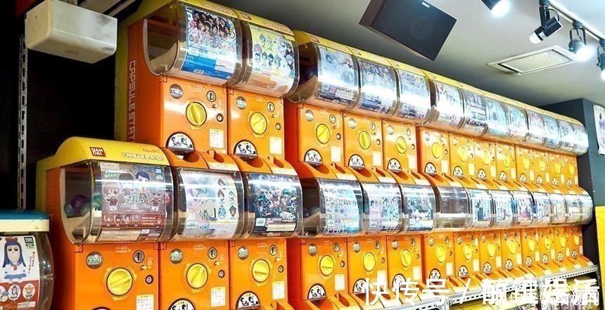 二次元|国外宅男用手办冲燕麦片,虽说价格便宜,但也太过“胡作非为”!