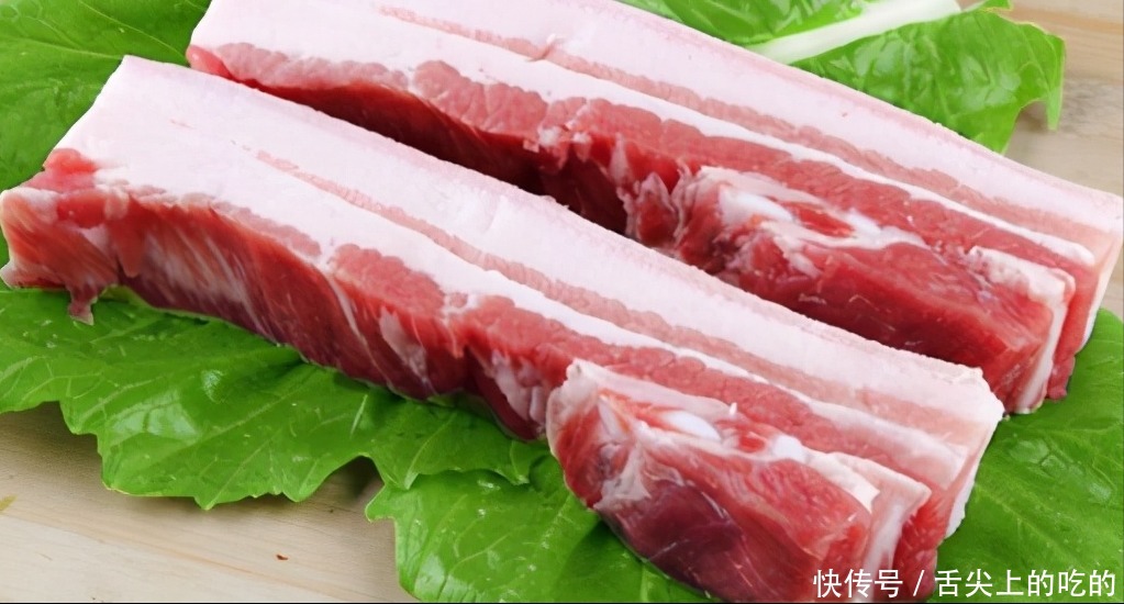 做酥肉,下锅炖就错啦,正宗酥肉都这样做,入口即化,不好吃才怪