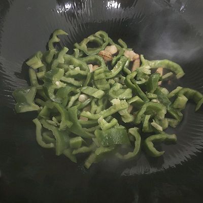 招牌|#一勺葱伴侣，成就招牌美味#回味无穷的青椒肥肠