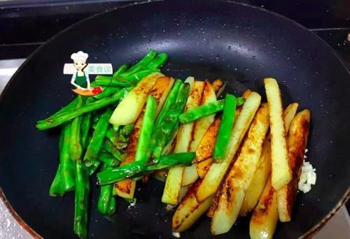 豆角|天冷了,少吃黄瓜茄子多吃它,不放肉也很鲜香,应季而食身体更棒