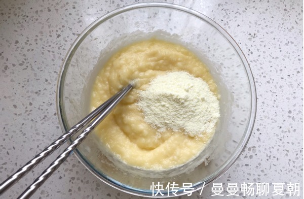 早餐给孩子做一份奶香山药饼，健脾胃，好消化