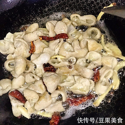 爆炒肥肠|小炒｜爆炒肥肠｜楼下小饭馆的味道