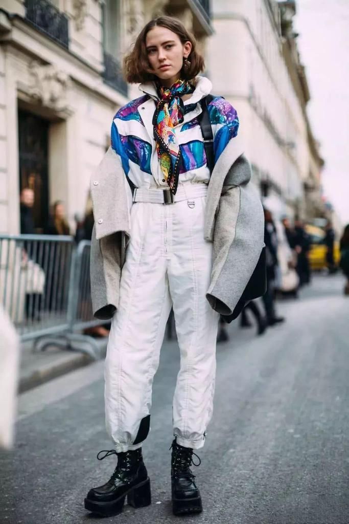  纸袋裤|别老穿阔腿裤了，今年秋冬这4条裤子最流行！