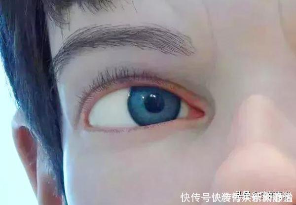 人物|巨型超写实人体雕塑，庞大而又逼真，网友：真怕他们动起来