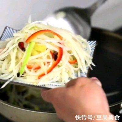  土豆丝|在家做酸辣土豆丝，这样制作才好吃！，比买的更好吃