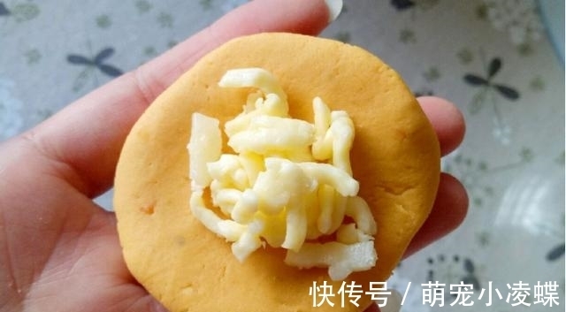 香甜|1个红薯1碗糯米粉,3分钟做出秘制小零食,香甜软糯,全家抢着吃