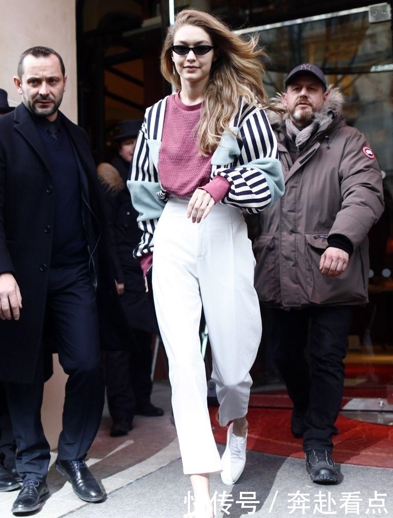 开春第一条裤子,烟管裤的正确打开方式,承包你的春季穿搭!