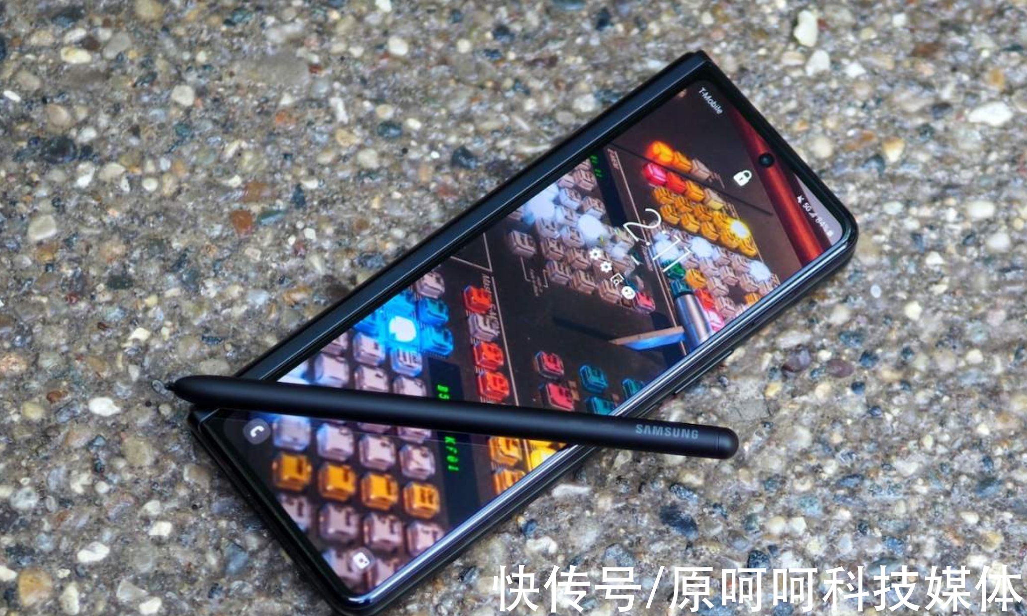 rel围观！三星 Galaxy Z Fold 3评测：全球首款UDC折叠屏手机，潮奢完美