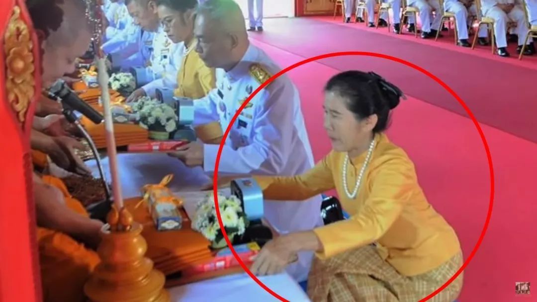 关押|诗妮娜贵妃入狱两年,被关押场所睡觉翻身都难,还需要劳动改造!