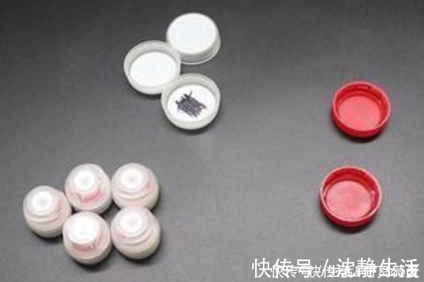 塑料瓶|不管家里多有钱，塑料瓶盖都别扔，简单改造一下，家人都抢着用！