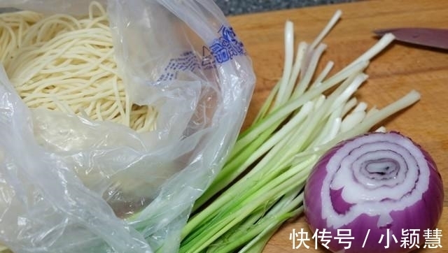 葱油|葱油面好吃不难做, 掌握住方法就能做出一碗色香味俱全的葱油拌面