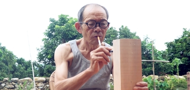 央视发现宝藏up主,72岁用木雕雕刻手办,利威尔,暴龙兽栩栩如生