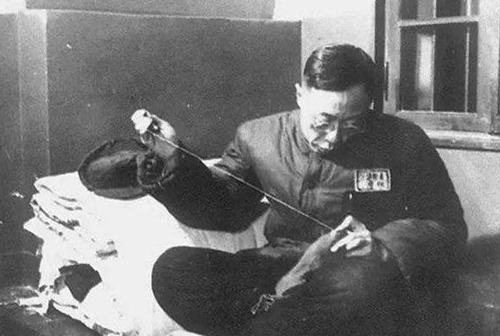 溥仪|溥仪曾在崇祯自缢的树旁站了很长时间,最后说了一句话,语惊四座