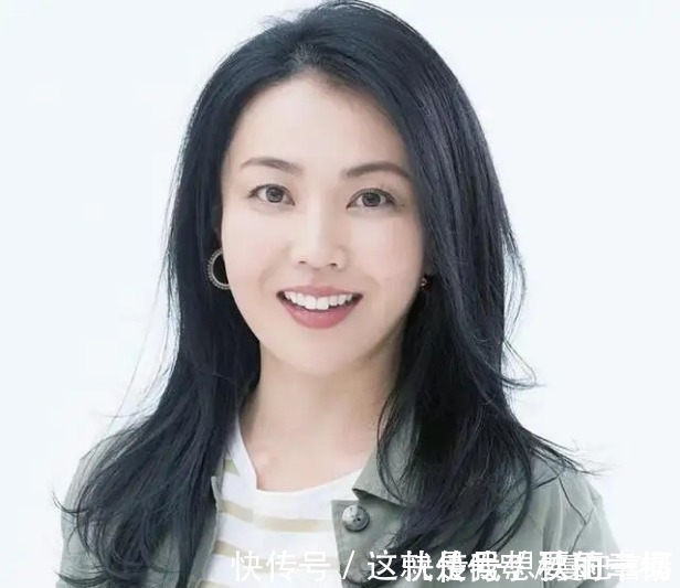 烫发 55岁左右的女人，还在留长直发吗，建议烫这几种发型，优雅好看