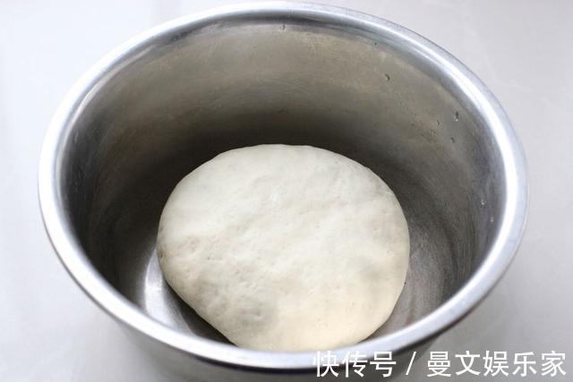 怎样做红糖发面饼最好吃教你一招,保证皮酥馅香,越吃越想吃