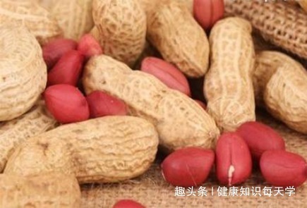 失眠|花生配一宝,每天吃几口,血气足了,失眠好了,皮肤细腻显年轻