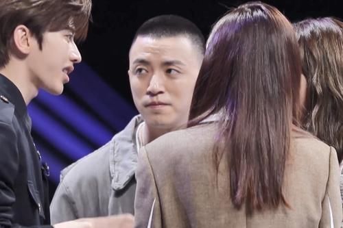 lis蔡徐坤不服众,将F班成员设定A班,和Lisa一言不合展开辩论