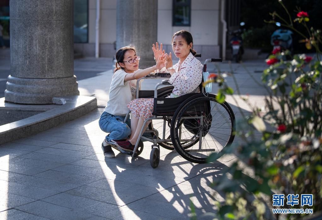 春晖|硕士女孩暂停求学报春晖