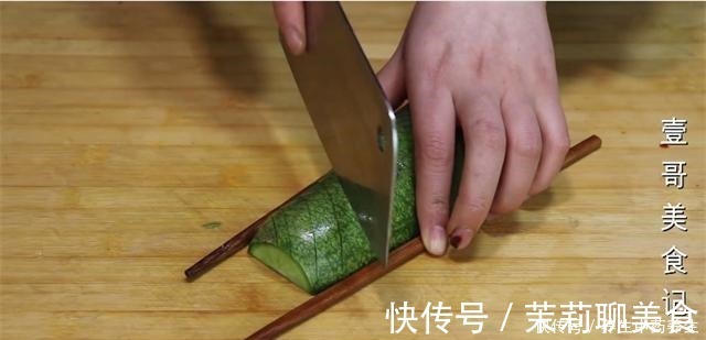 萝卜别再炖了，大厨教你最过瘾的吃法，比肉还香，开胃下饭又解腻