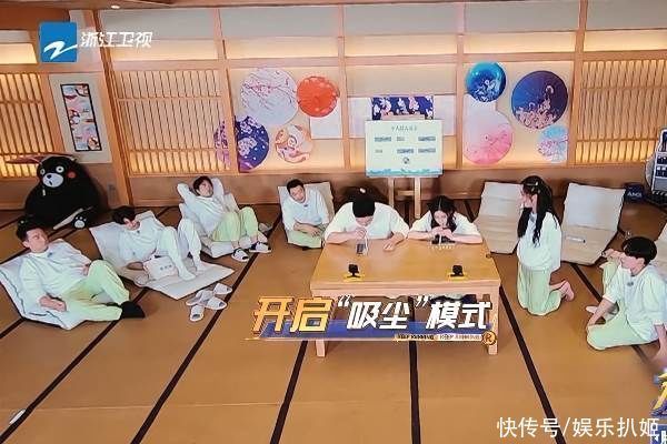 节目|蔡徐坤录制“跑男”在线摸鱼，频繁看手机，弹幕道出真相