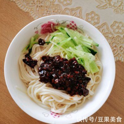  减肥也能吃素炸酱面（杏鲍菇版），不信？看这里