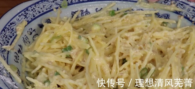 土豆不要再炒着吃了,教你做懒人土豆饼,鲜香酥脆,好吃过瘾!