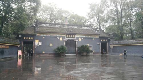 我国历史悠久、规模宏大的一座寺庙，旅游四季皆宜