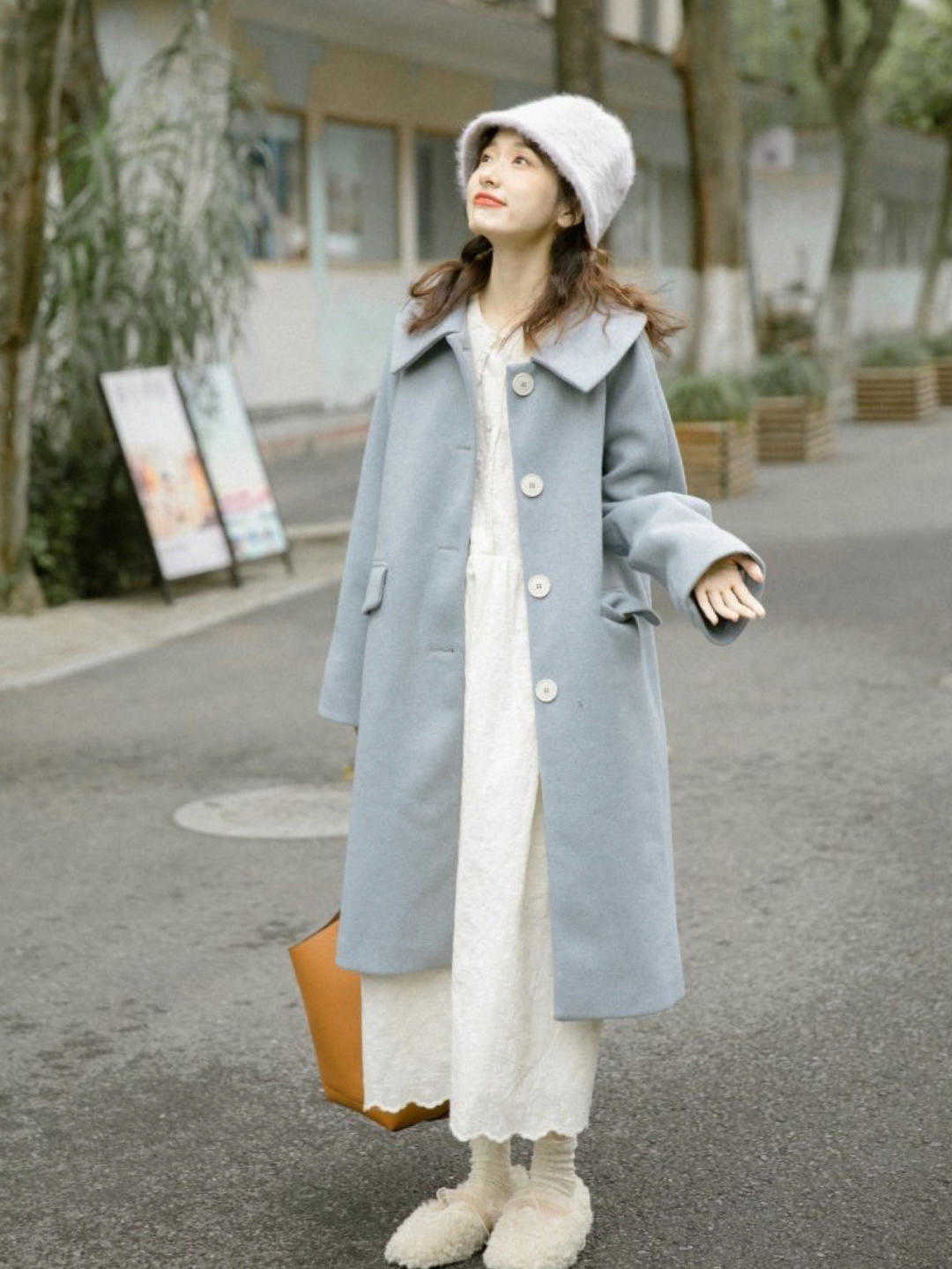 日系|年不止流行黑白灰,还有雾霾的大衣,绝对依旧火热,而且显白又高级