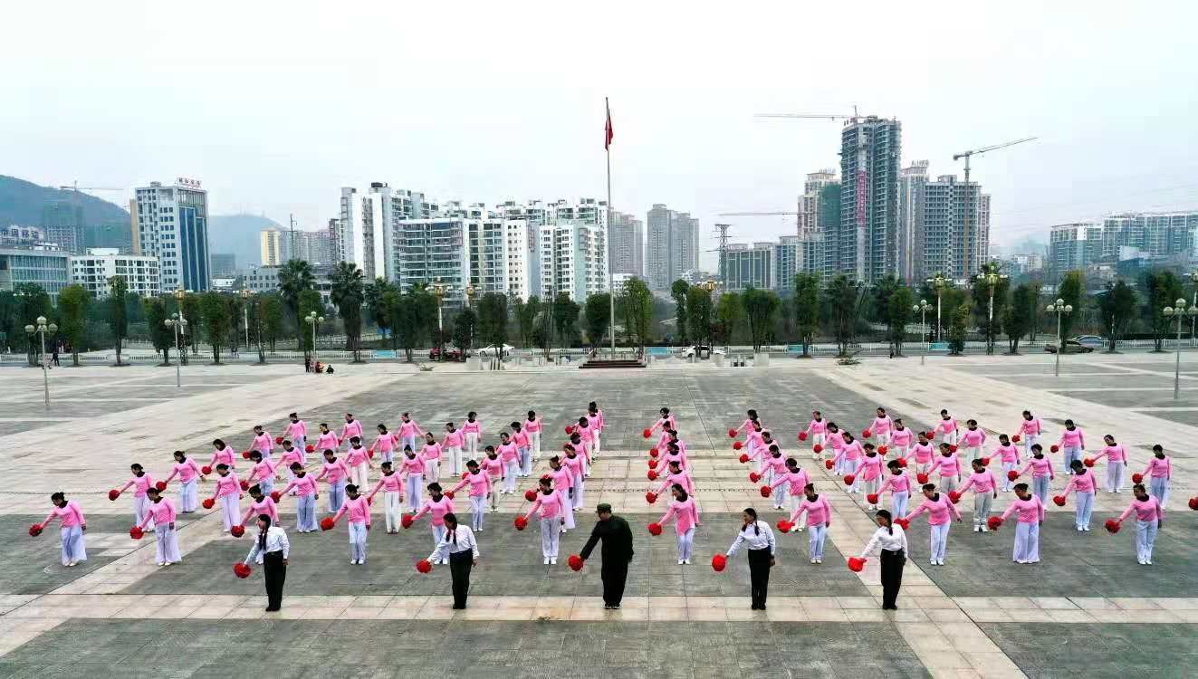 阿姨$追光｜广场舞阿姨背后的人，是谁？