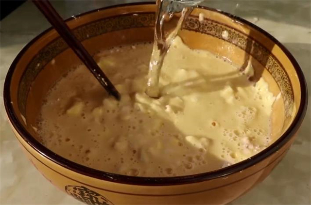 教你在家腌酸菜,不用加盐,7天就能吃,保存一冬天都不会坏