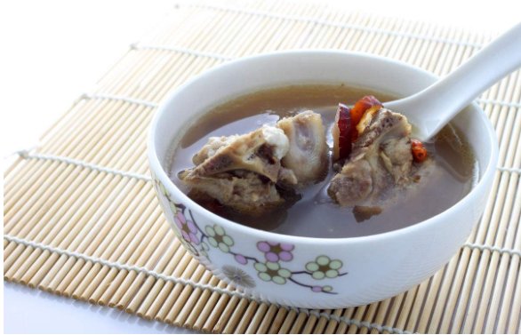 猪骨汤还是牛骨汤，最忌讳直接放热水，想要美味，必须多加一步