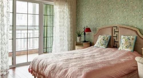 阳台上|卧室带阳台好还是客厅带阳台好太多人不懂,入住才知道是个坑