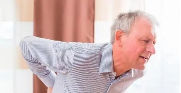 睡觉时,身体有3种表现,十有八九尿酸已“超标”,不要忽视