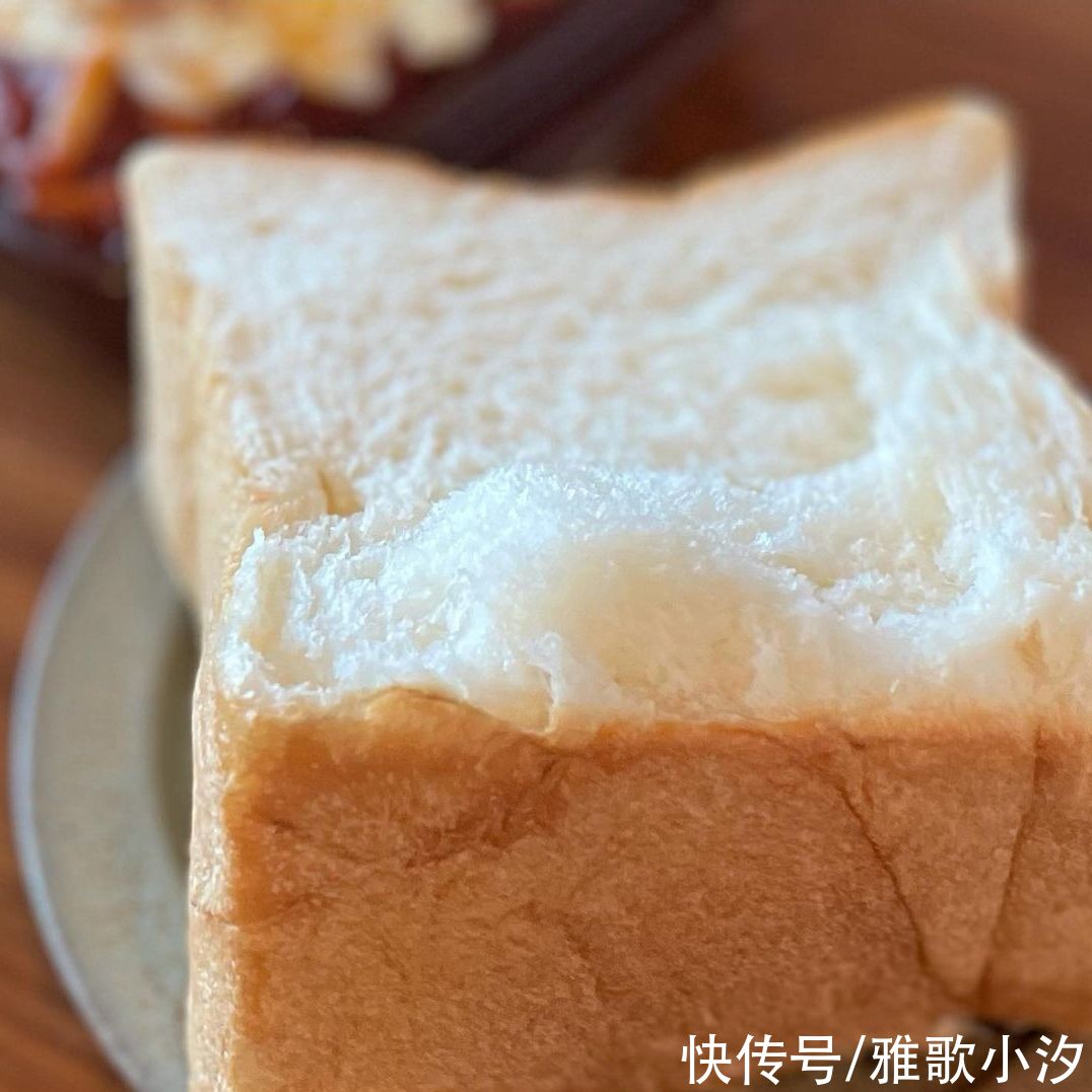 人人都夸好吃的“生吐司”，到底是生还是熟？为啥称之为生吐司？