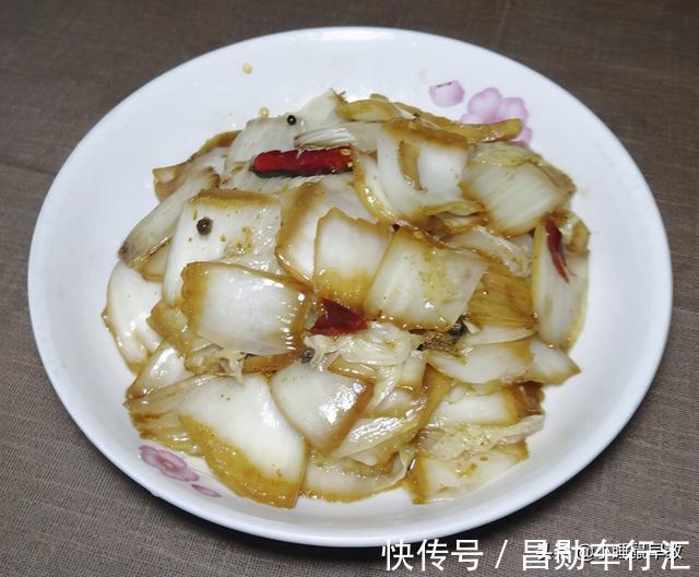 厨友们|家常醋溜白菜怎么做最好吃？掌握这三个窍门，脆嫩鲜香，美味下饭