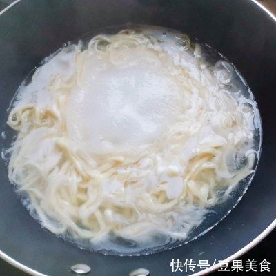  青菜|一人食清淡减肥餐～青菜手擀面