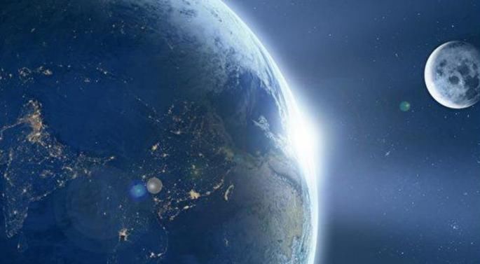 站在月球上看地球，为何让人感到害怕？地球实在太“亮”了！