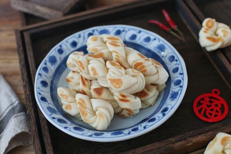 花卷不要总是蒸着吃，用平底锅做的花卷，酥脆好吃