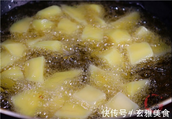 炖牛腩切记别直接焯水,看20年大厨的做法,肉质软烂,汤汁鲜美
