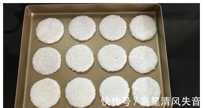 微波炉|剩米饭新吃法，做成经典小零食，香脆可口，好吃到停不下来！