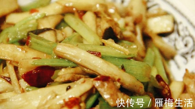 为啥很多饭店把芹菜炒杏鲍菇当做招牌菜试着炒一次,真能吃上瘾