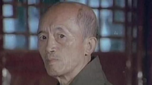 海灯法师77岁凭借二指禅倒立走红,圆寂多年后,徒弟说出事情真相