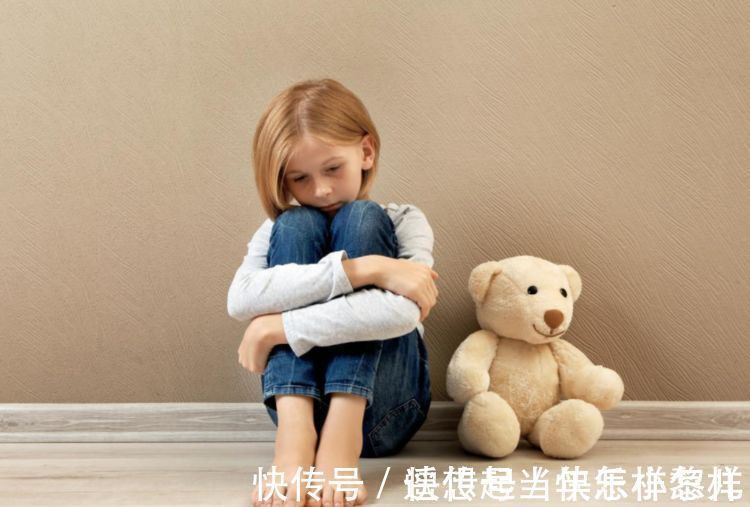 奶奶|4岁孙子睡觉总捂着头,奶奶半夜扒开头发,忍不住掉下眼泪