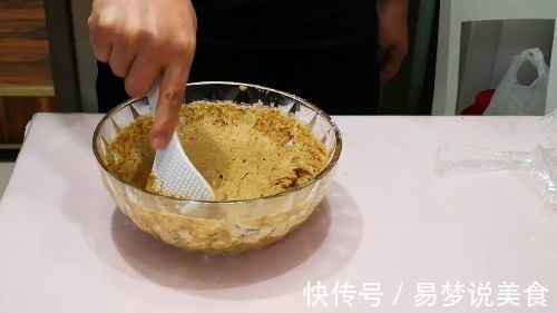 不加任何添加剂,枣香味浓郁,不粘香甜喧软的枣糕,不塌锅不回缩