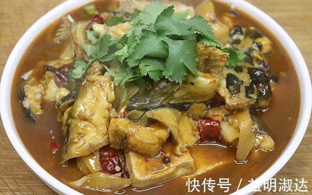 1条钳鱼,加1块豆腐,天冷了就这样吃,嫩滑鲜美,营养又暖和