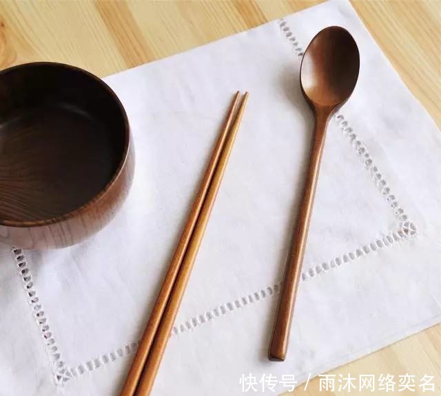 一双筷子的10个礼仪禁忌,你了解多少?